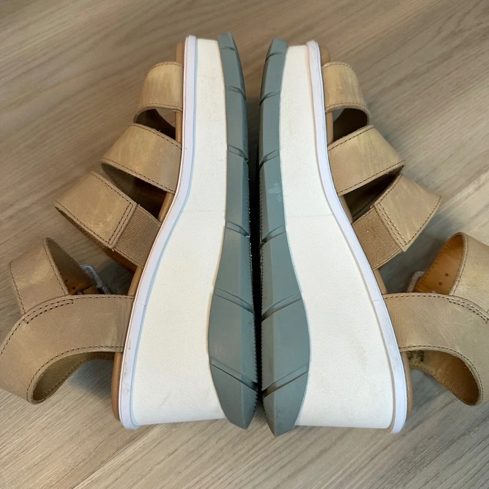 Sorel‎ Women's Joanie III Ankle Strap Wedge sandals Size 6 tan beige platform